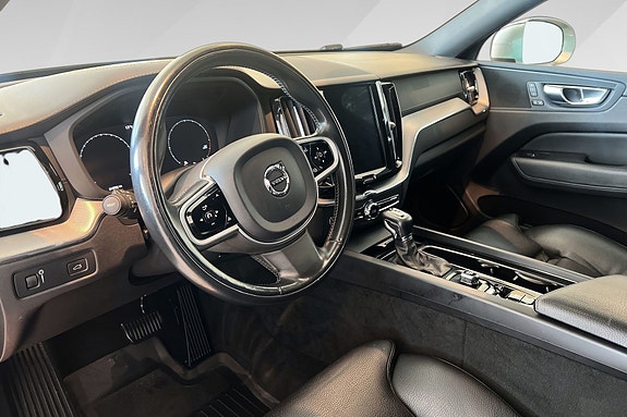 Volvo XC60 11 of 18