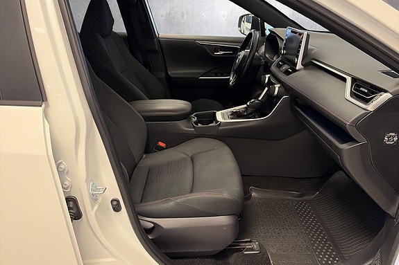 Toyota RAV4 Plug-in Hybrid 15 of 26