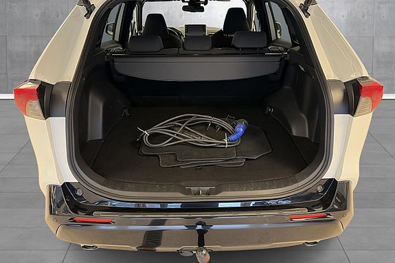 Toyota RAV4 Plug-in Hybrid 13 of 26