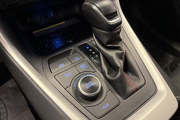Toyota RAV4 Plug-in Hybrid 26 of 26