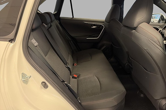 Toyota RAV4 Plug-in Hybrid 14 of 26