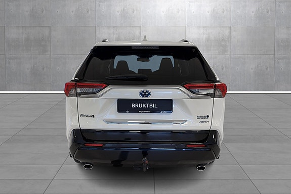 Toyota RAV4 Plug-in Hybrid 4 of 26