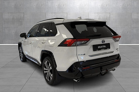 Toyota RAV4 Plug-in Hybrid 3 of 26
