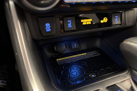 Toyota RAV4 Plug-in Hybrid 24 of 26