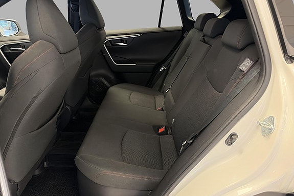Toyota RAV4 Plug-in Hybrid 12 of 26