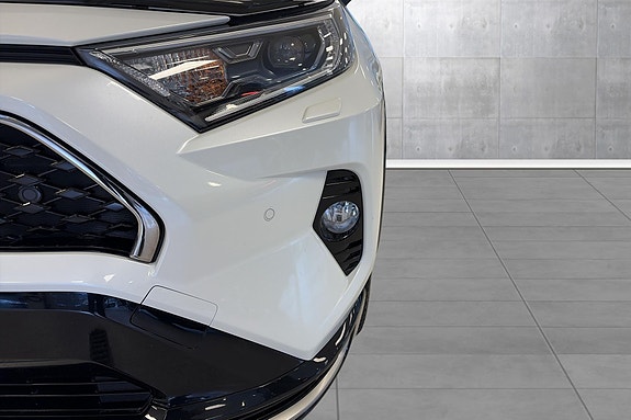 Toyota RAV4 Plug-in Hybrid 9 of 26