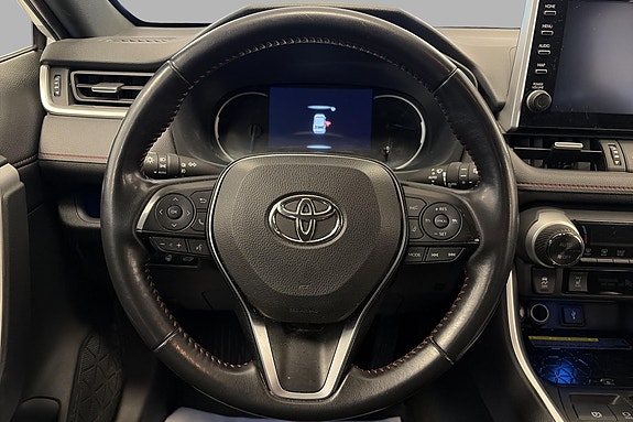 Toyota RAV4 Plug-in Hybrid 18 of 26