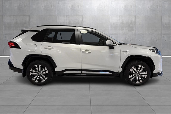 Toyota RAV4 Plug-in Hybrid 6 of 26