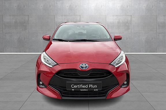 Toyota Yaris 8 of 24
