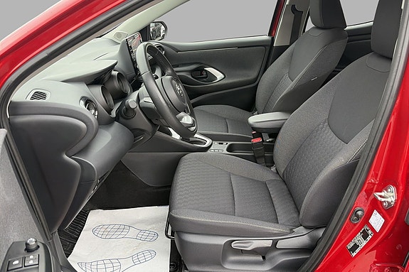 Toyota Yaris 9 of 24