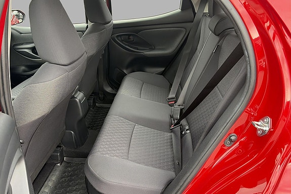 Toyota Yaris 11 of 24