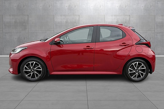 Toyota Yaris 2 of 24