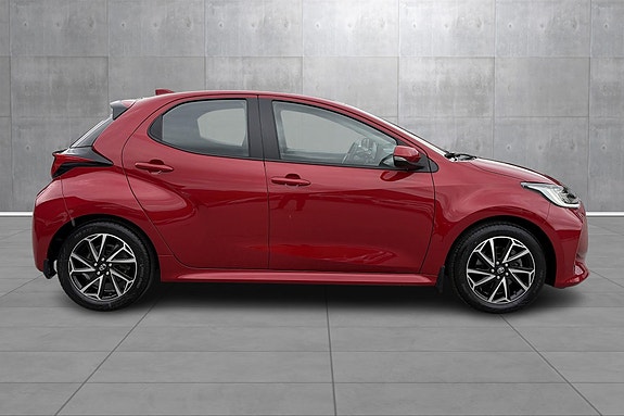 Toyota Yaris 6 of 24