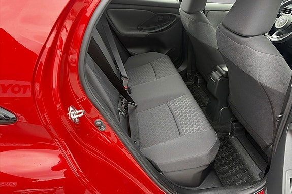 Toyota Yaris 13 of 24