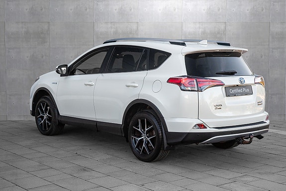 Toyota RAV4 2 of 20