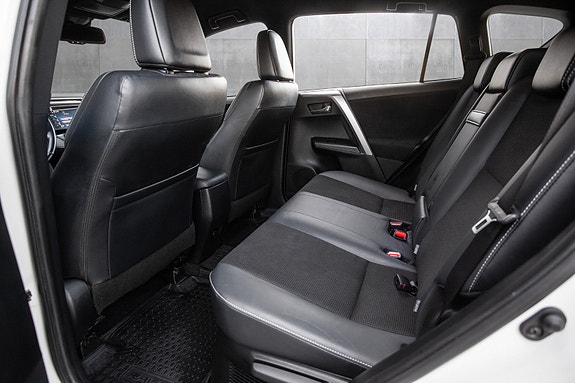 Toyota RAV4 14 of 20