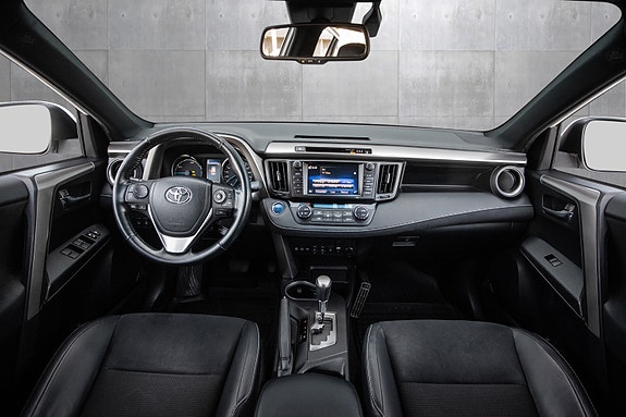 Toyota RAV4 7 of 20