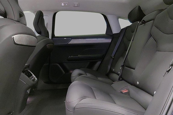 Volvo ES90 13 of 30