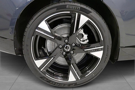Volvo ES90 16 of 30