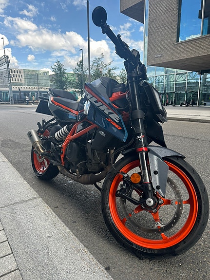 KTM 390 Duke 2 of 9
