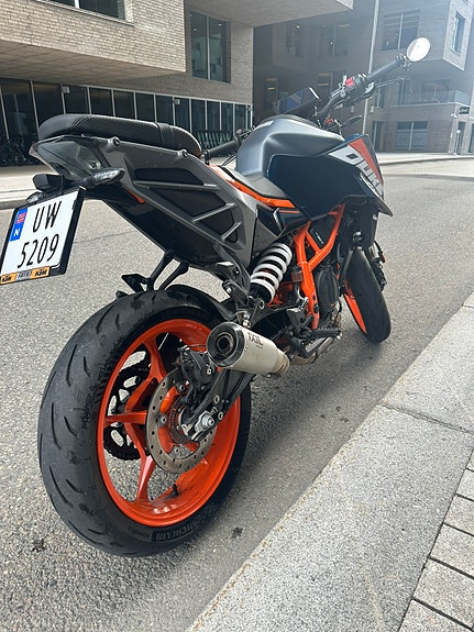 KTM 390 Duke 4 of 9