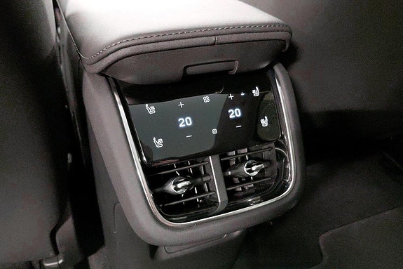Volvo ES90 17 of 30