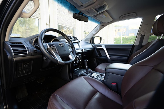 Toyota Land Cruiser 11 of 30