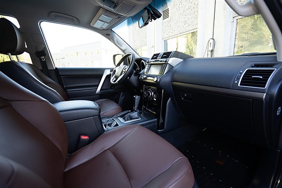 Toyota Land Cruiser 20 of 30