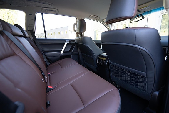 Toyota Land Cruiser 19 of 30