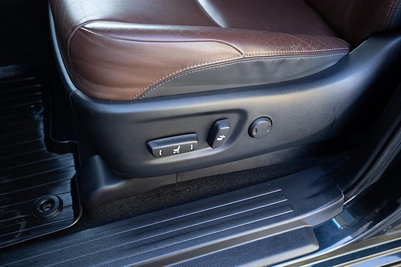 Toyota Land Cruiser 14 of 30