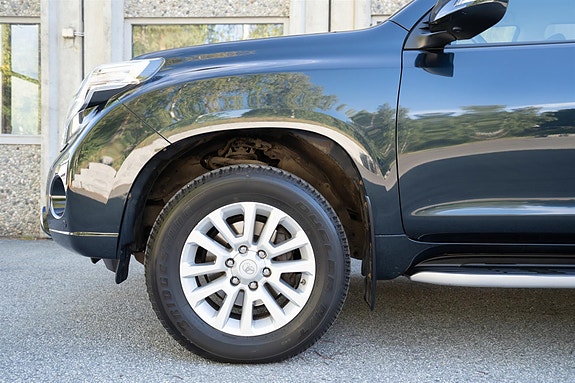 Toyota Land Cruiser 3 of 30