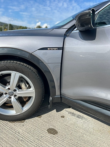 Audi e-tron 8 of 18