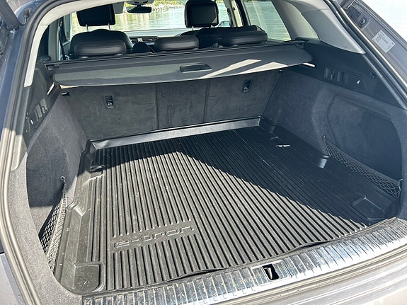Audi e-tron 13 of 18