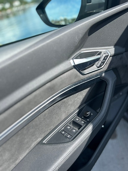 Audi e-tron 12 of 18
