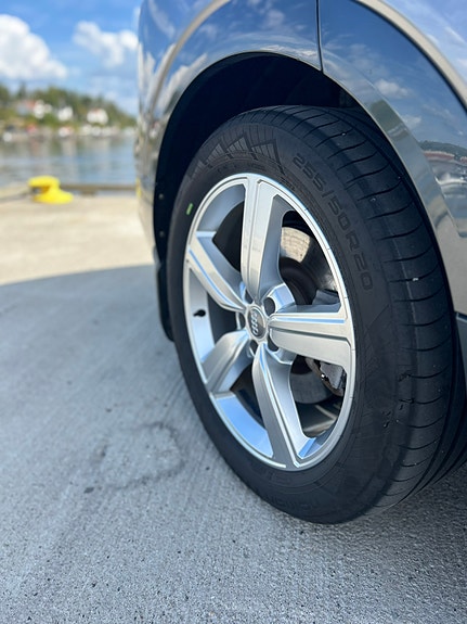 Audi e-tron 10 of 18