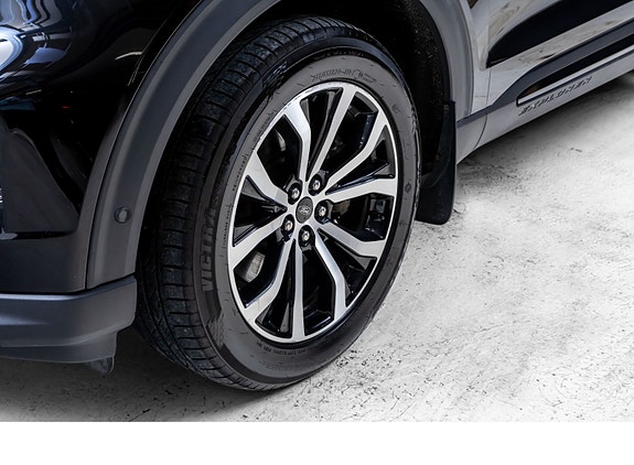 Ford Explorer 10 of 30