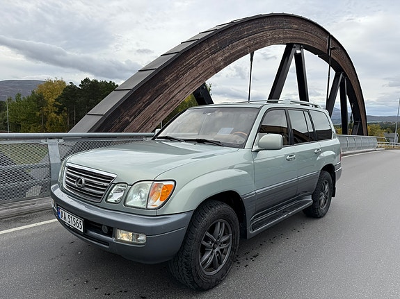 Lexus LX470 5 of 17