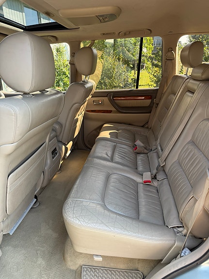 Lexus LX470 11 of 17