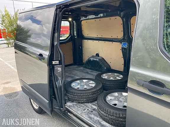 Ford Transit Custom 22 of 30