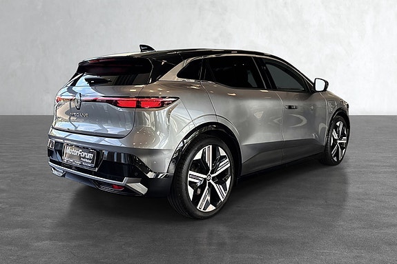 Renault Megane E-Tech 5 of 20