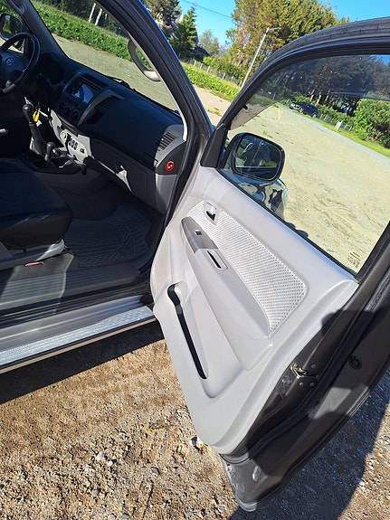 Toyota HiLux 15 of 30