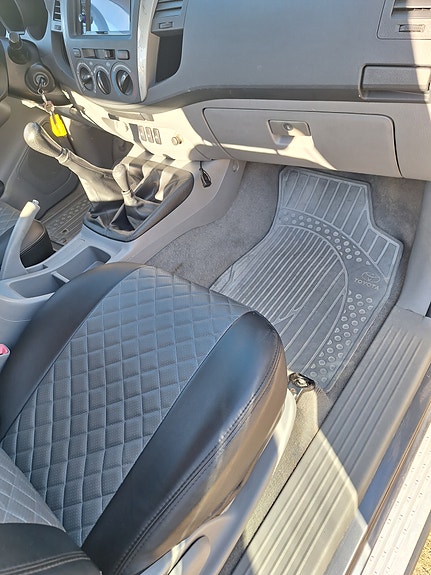 Toyota HiLux 16 of 30
