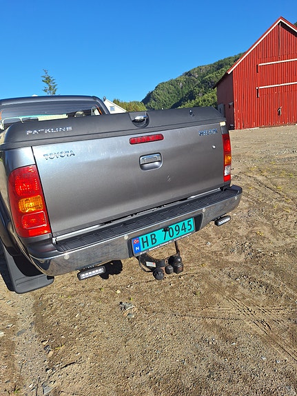 Toyota HiLux 19 of 30