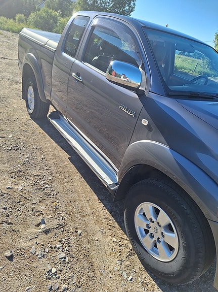Toyota HiLux 14 of 30