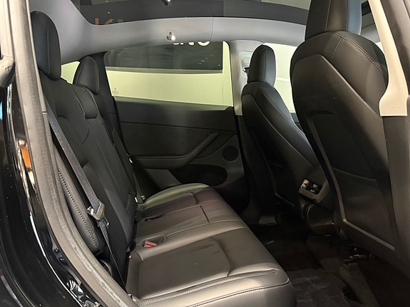 Tesla Model Y 12 of 25