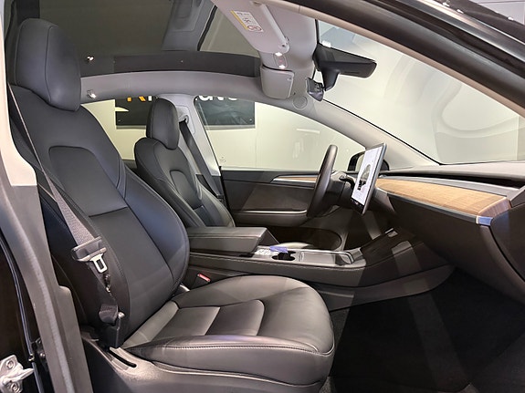 Tesla Model Y 13 of 25