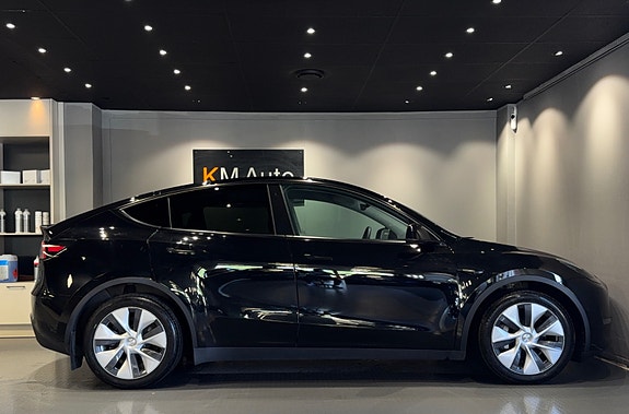 Tesla Model Y 8 of 25