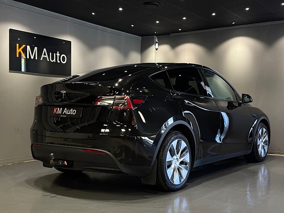 Tesla Model Y 5 of 25