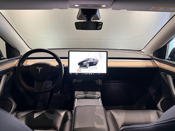 Tesla Model Y 9 of 25