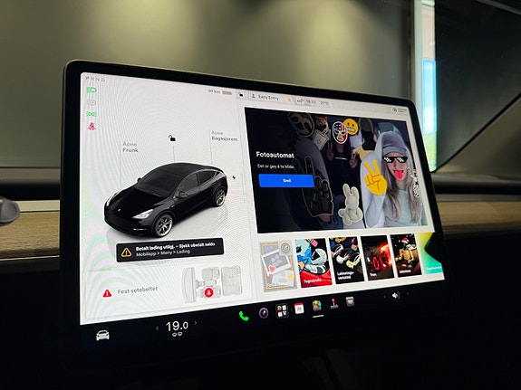 Tesla Model Y 22 of 25